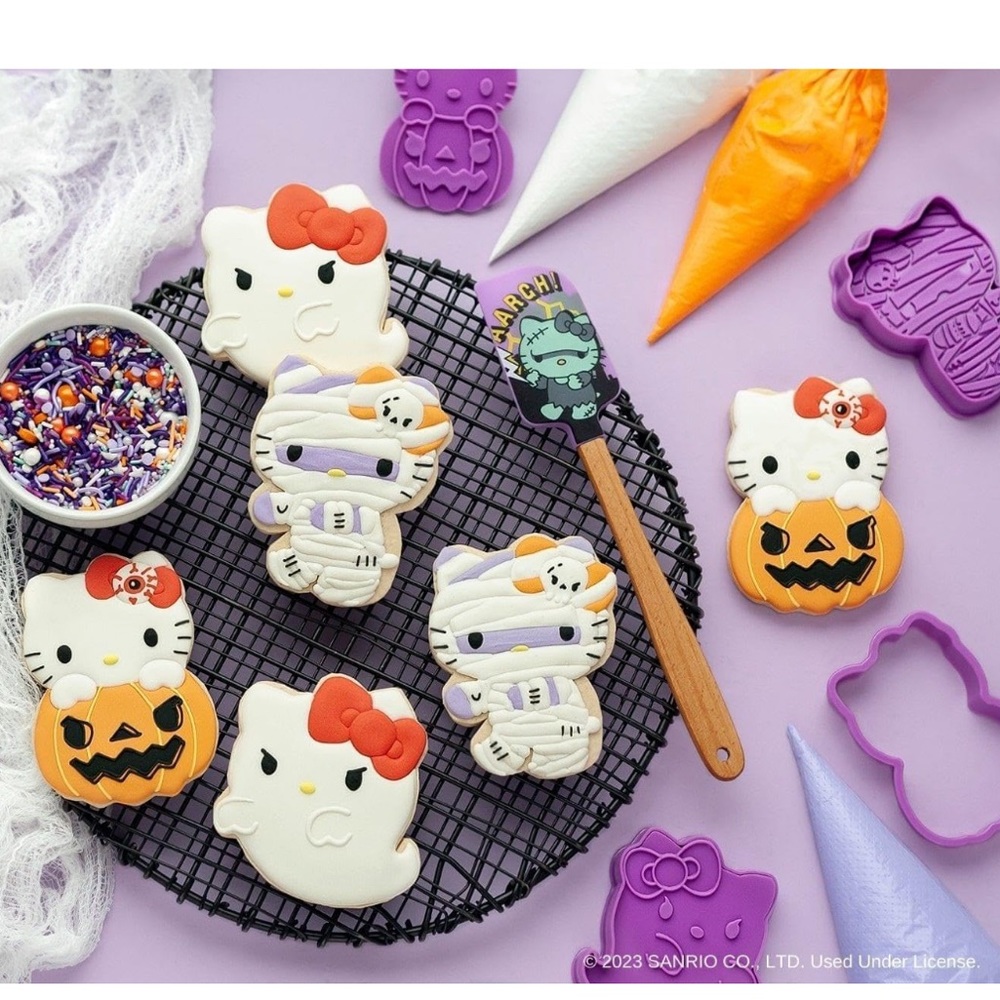 NWT Sanrio 50pc Hello Kitty Halloween Cookie Stamp and Frosting Set